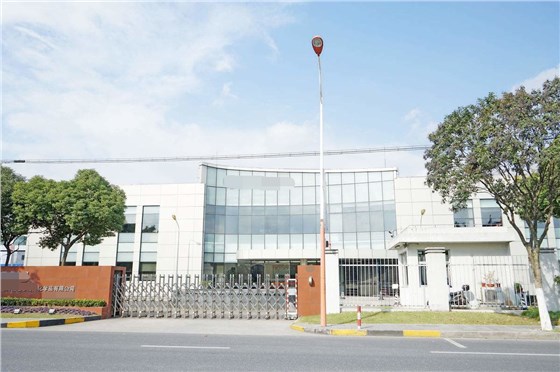 某化工廠區(qū)廠門(mén)